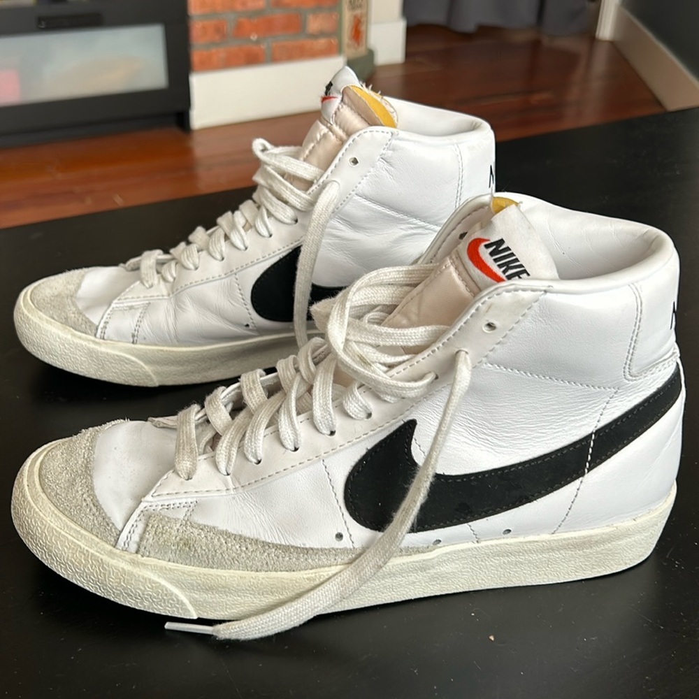 Nike Blazer Mid 77 || size 9.5 women’s  7 men’s (Eur 41)